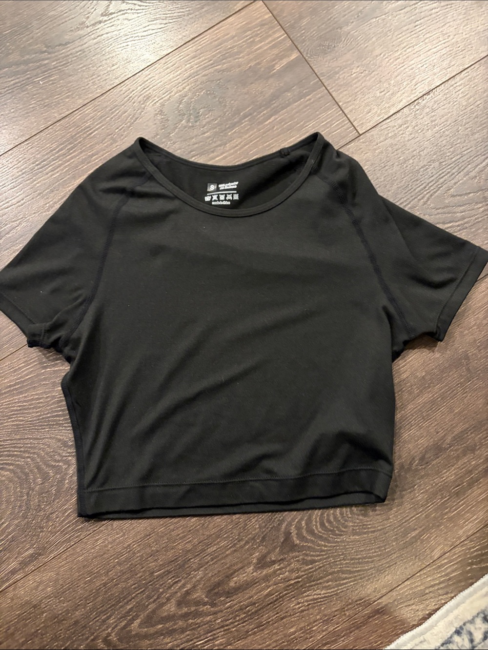 SHEIN Black Short Sleeve Crop Top